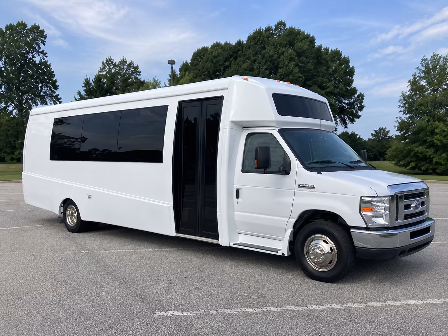 monroe 18 passenger party bus